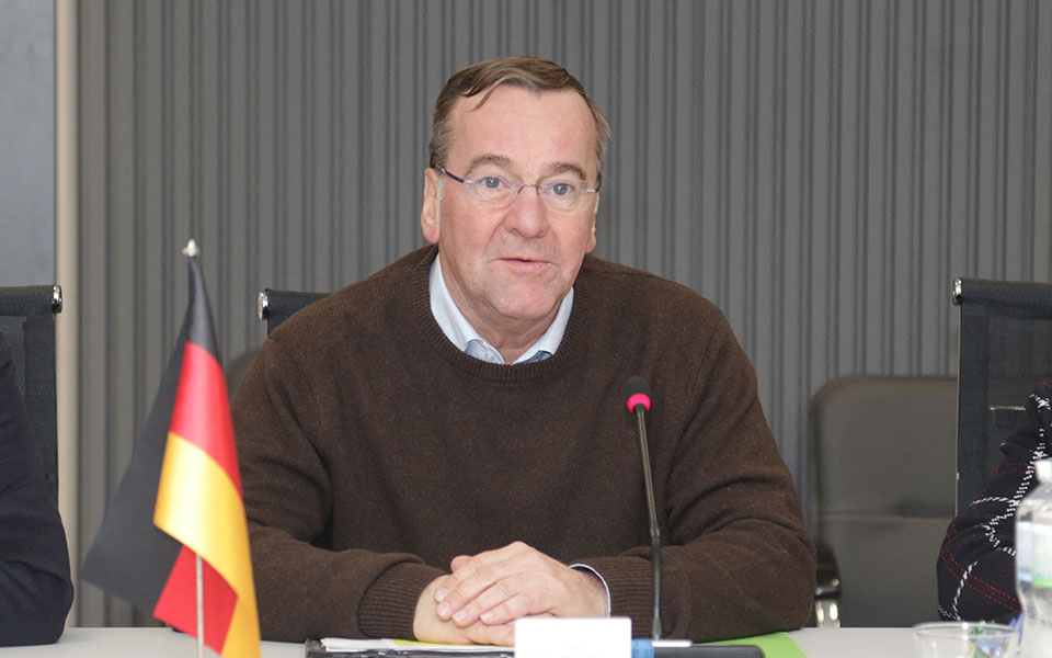 γερμανός-υπ-άμυνας-να-κρίνουμε-την-κίν-562297570