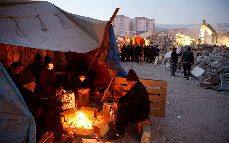 Σεισμός σε Τουρκία – Συρία: Μάχη για τον εντοπισμό των αγνοουμένων και τη στέγαση των επιζώντων-3