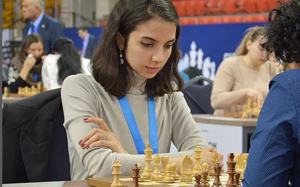 σάρα-καντέμ-η-ιστορία-της-αυτοεξόριστ-562278436