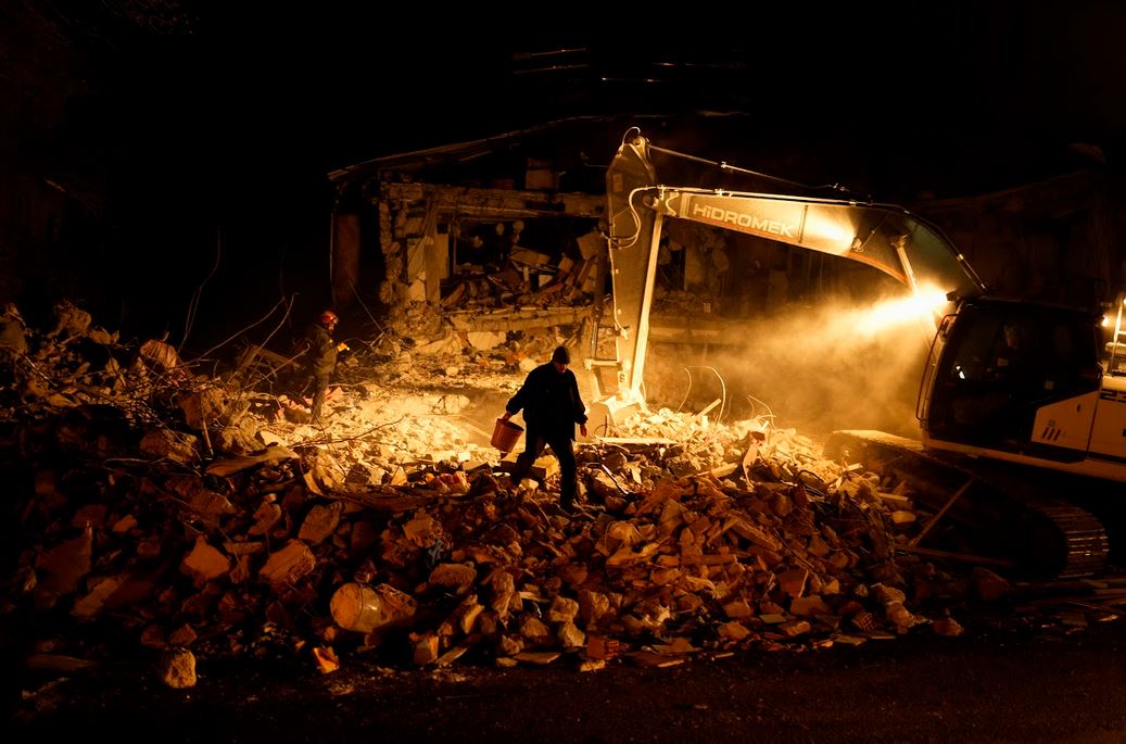 Σεισμός στην Τουρκία: Οι ελπίδες σβήνουν, η απόγνωση μεγαλώνει-1