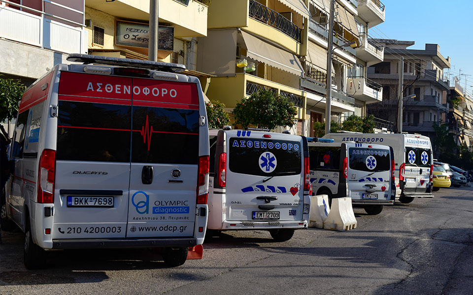 Κορυδαλλός: Ξεκίνησε η μεταφορά των ηλικιωμένων από το γηροκομείο-1