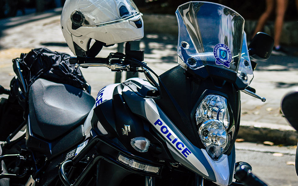 χειροπέδες-σε-58χρονο-φυγόποινο-για-υπε-562259083