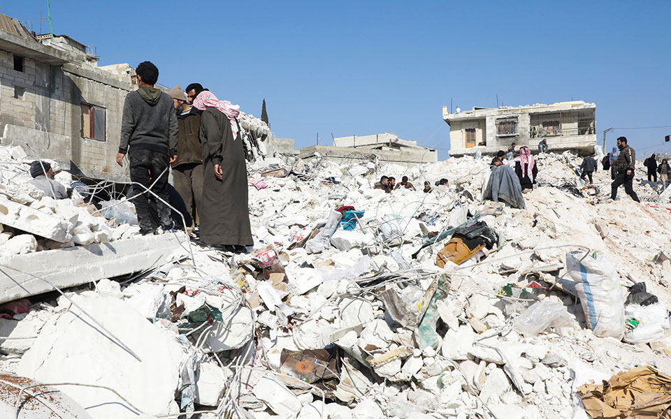 άσαντ-δέχεται-να-παραδοθεί-βοήθεια-το-562276777