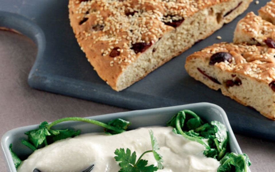 ταραμοσαλάτα-με-καυκαλήθρες-562297558