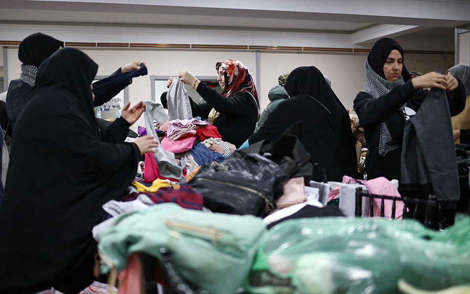 Συγκέντρωση ανθρωπιστικής βοήθειας για τους σεισμοπαθείς σε Τουρκία και Συρία-1