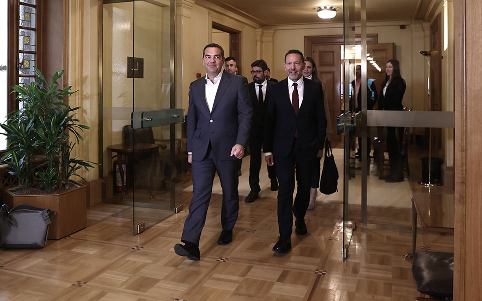 τσίπρας-σε-στουρνάρα-οι-τράπεζες-οφεί-562282537