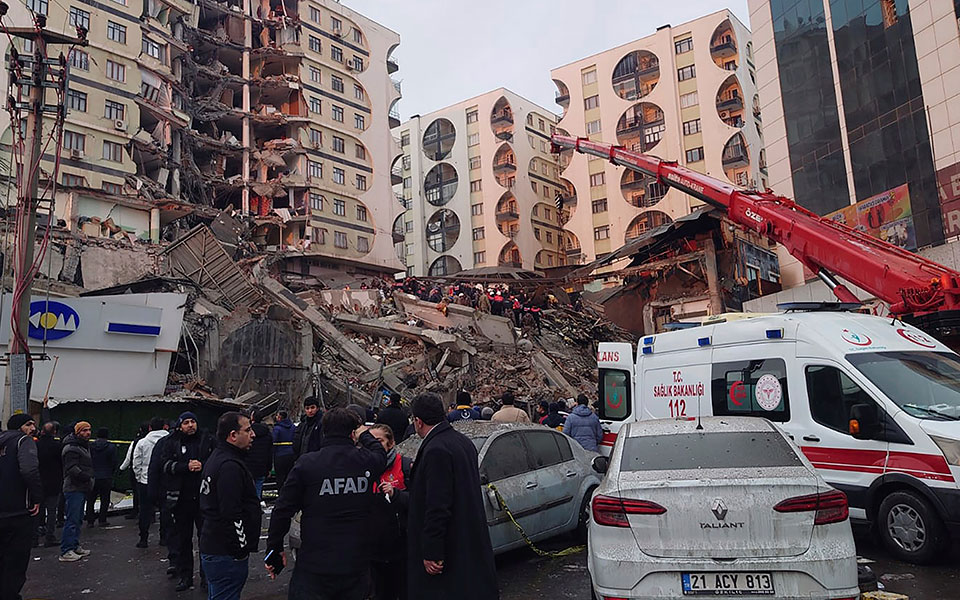 σεισμός-στην-τουρκία-ομάδα-21-πυροσβεστ-562264549
