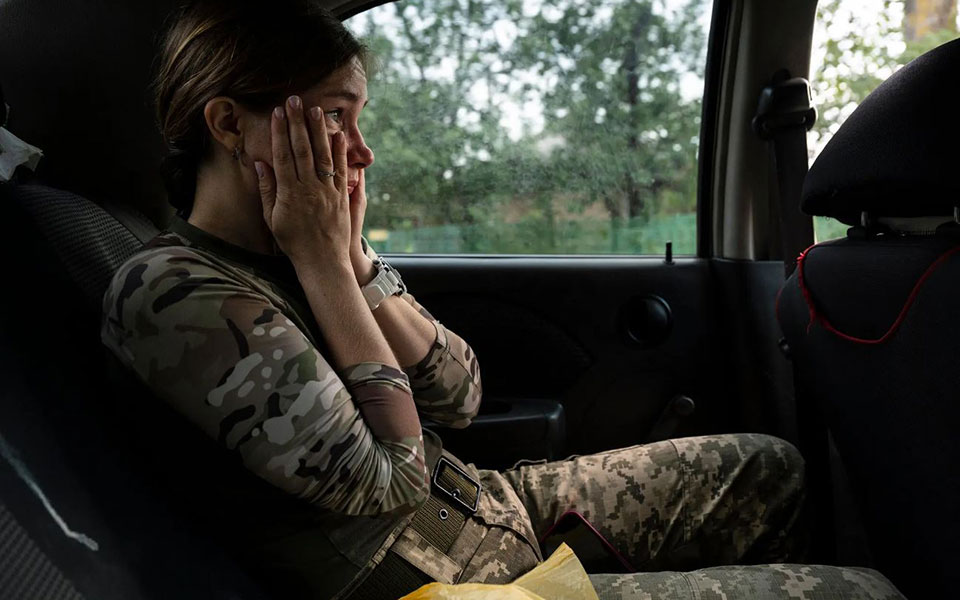 Ουκρανία: Από δασκάλα, στο μέτωπο της μάχης – «Διαβάζω παιδικά βιβλία στη διμοιρία μου»-2