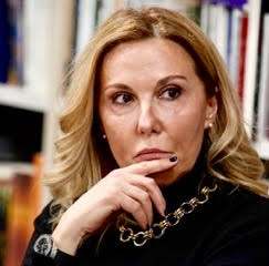 «Κόντρα στις βεβαιότητες. Από το Αριστερά – Δεξιά στο ανοικτό – κλειστό» της Αθηνάς Δρέττα-1