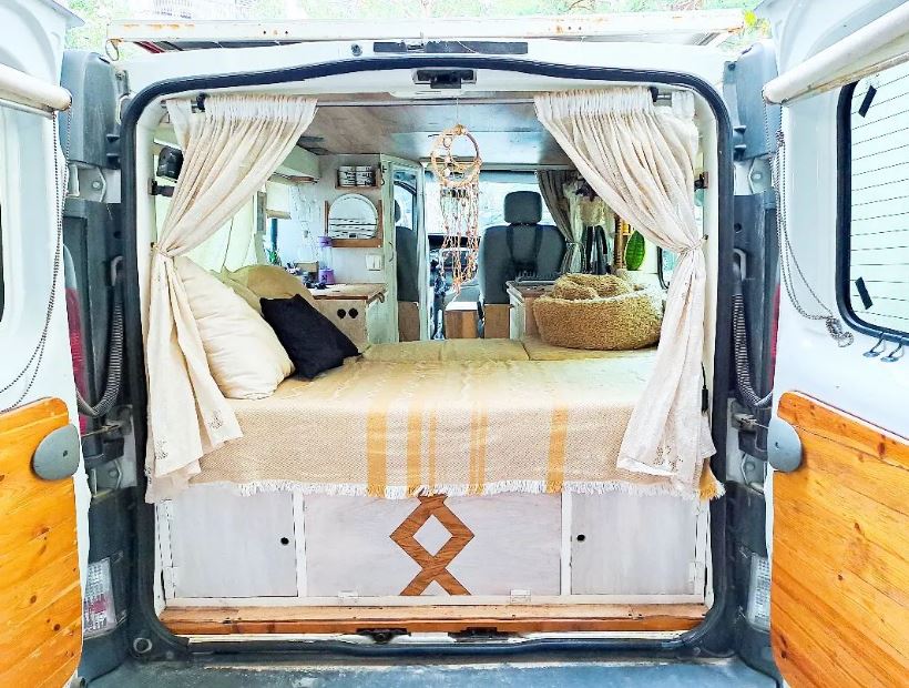 Από ένα διαμέρισμα της Μυκόνου στο Vanlife-3