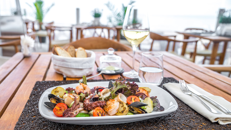 τι-πίνουμε-την-καθαρά-δευτέρα-κρασιά-γ-562297711