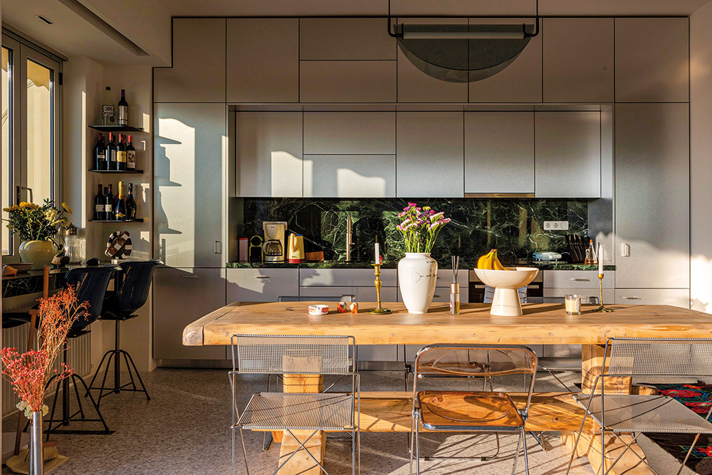 My Space: Το «εικαστικό» σπίτι του Βασίλη Παπαγεωργίου στου Γκύζη-2