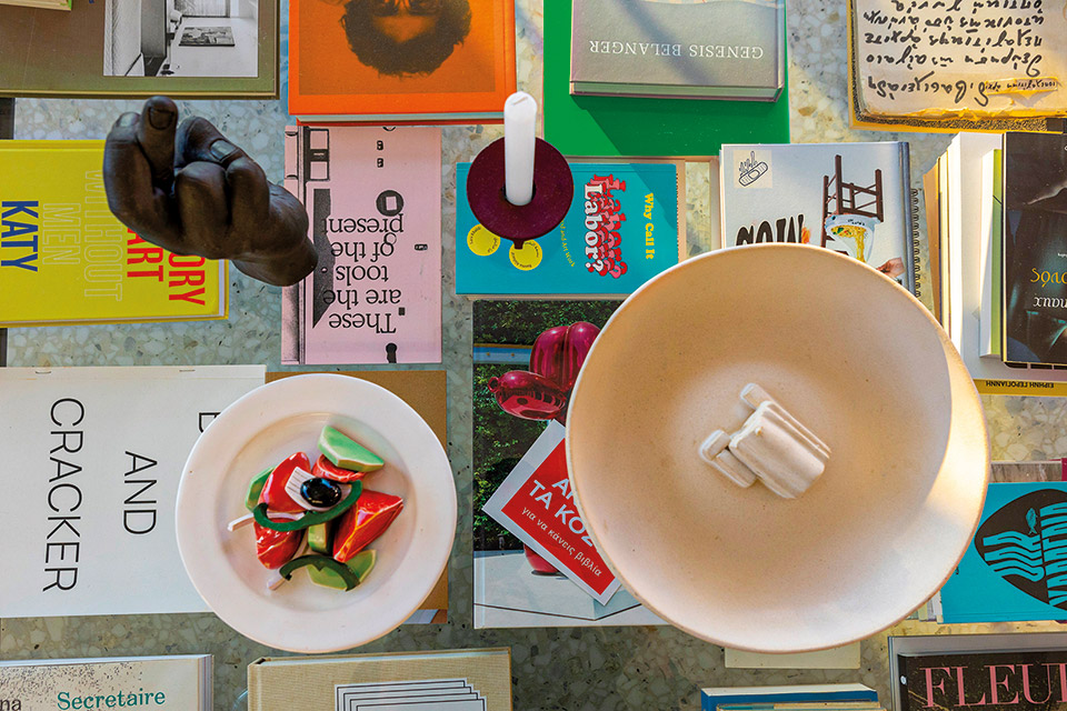 My Space: Το «εικαστικό» σπίτι του Βασίλη Παπαγεωργίου στου Γκύζη-3