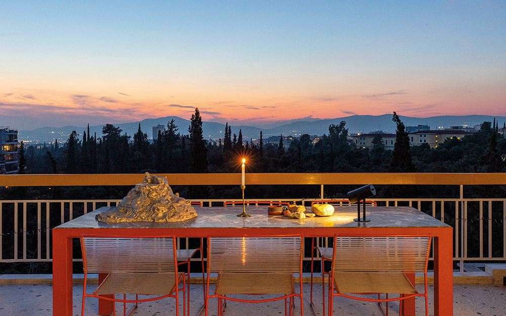 my-space-το-εικαστικό-σπίτι-του-βασίλη-παπ-562334449