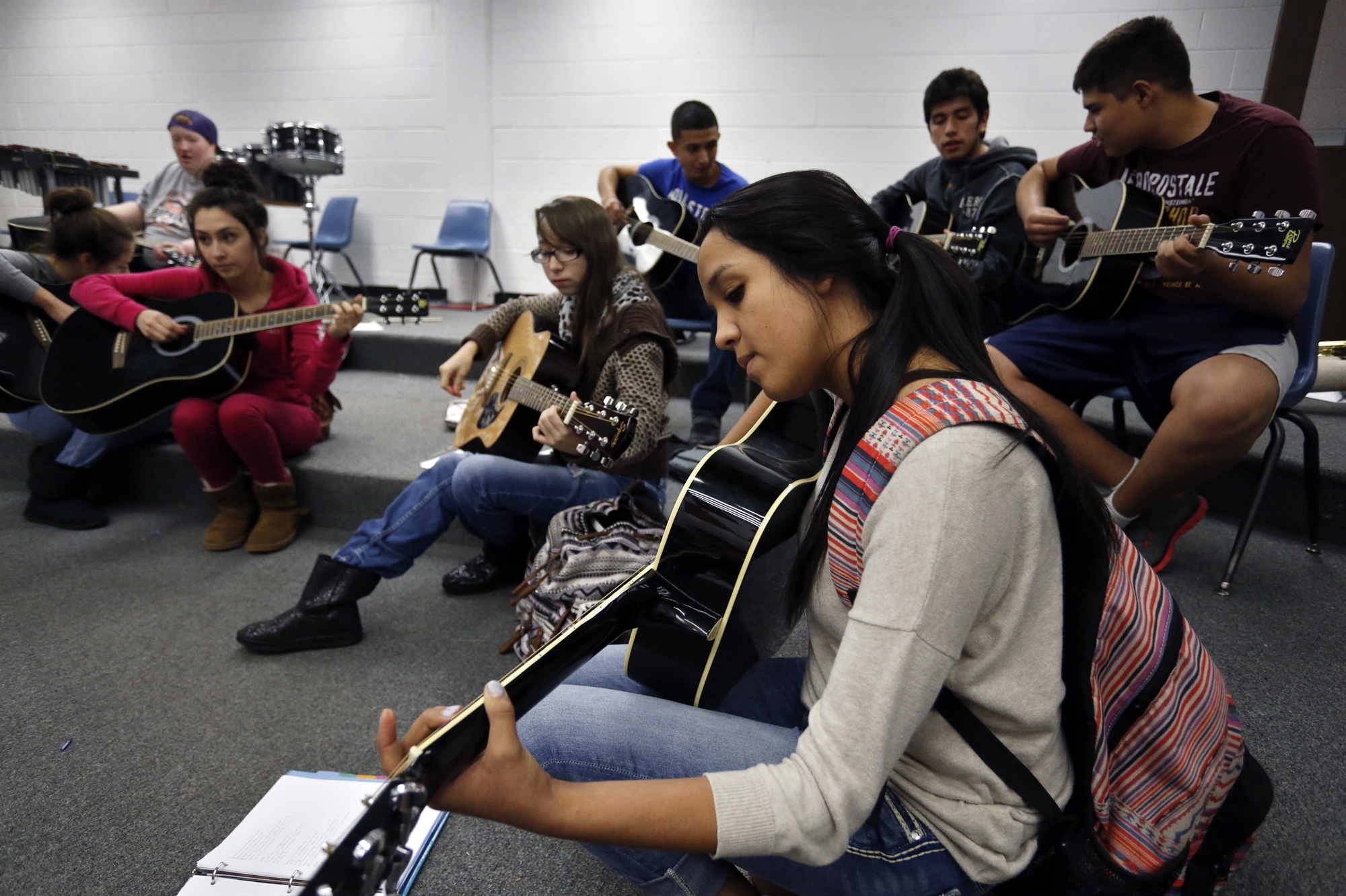 Τρεις τέχνες στην ίδια στέγη-1