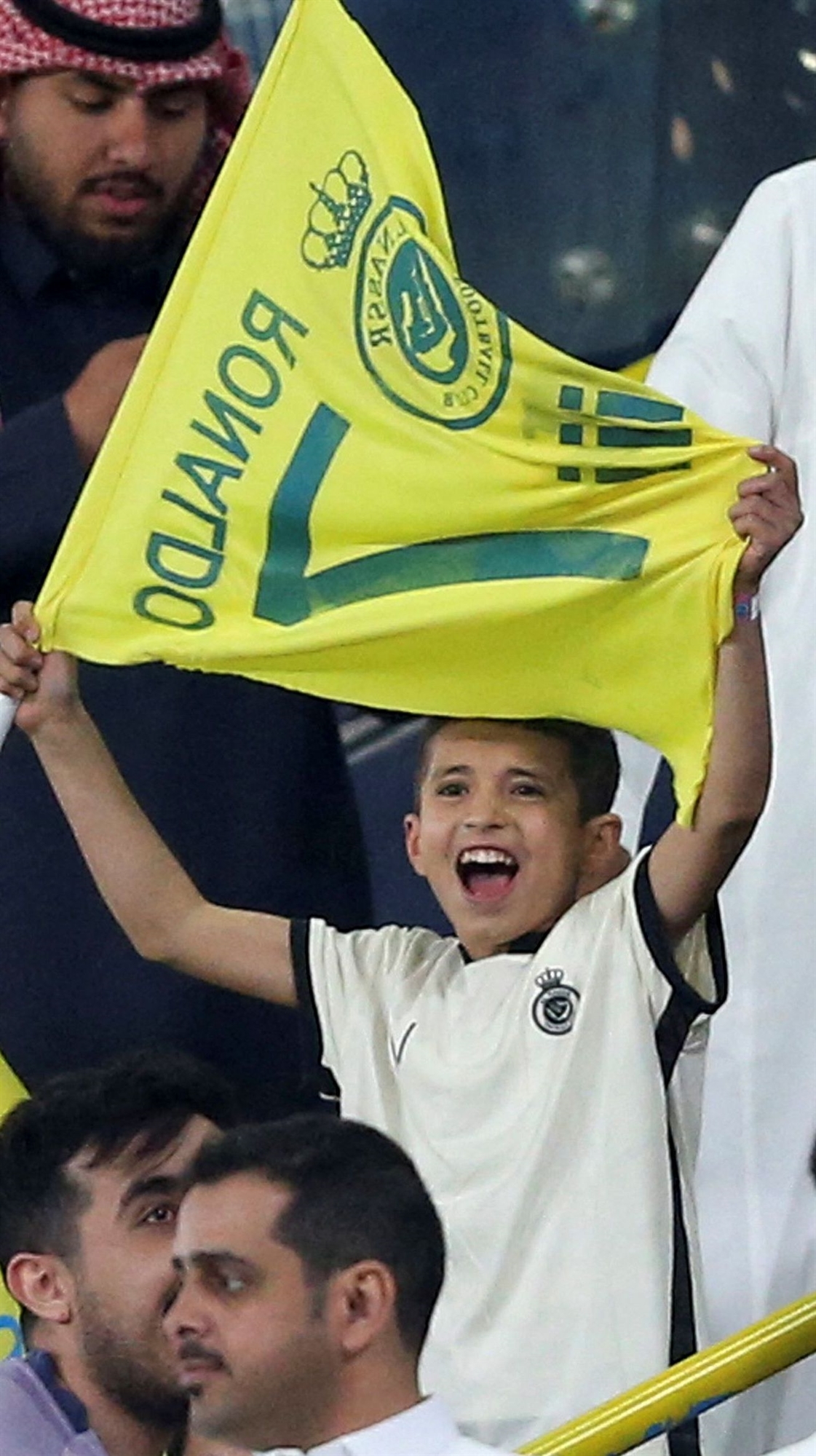 o-ρονάλντο-στηρίζει-τους-σεισμοπλήκτο-562311637