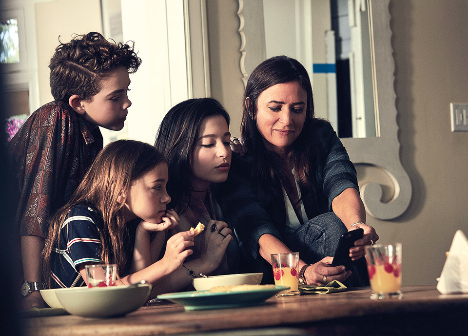 Πώς «πρέπει» να είναι μια μητέρα; 7 τηλεοπτικές μαμάδες μας δείχνουν τον δρόμο-5