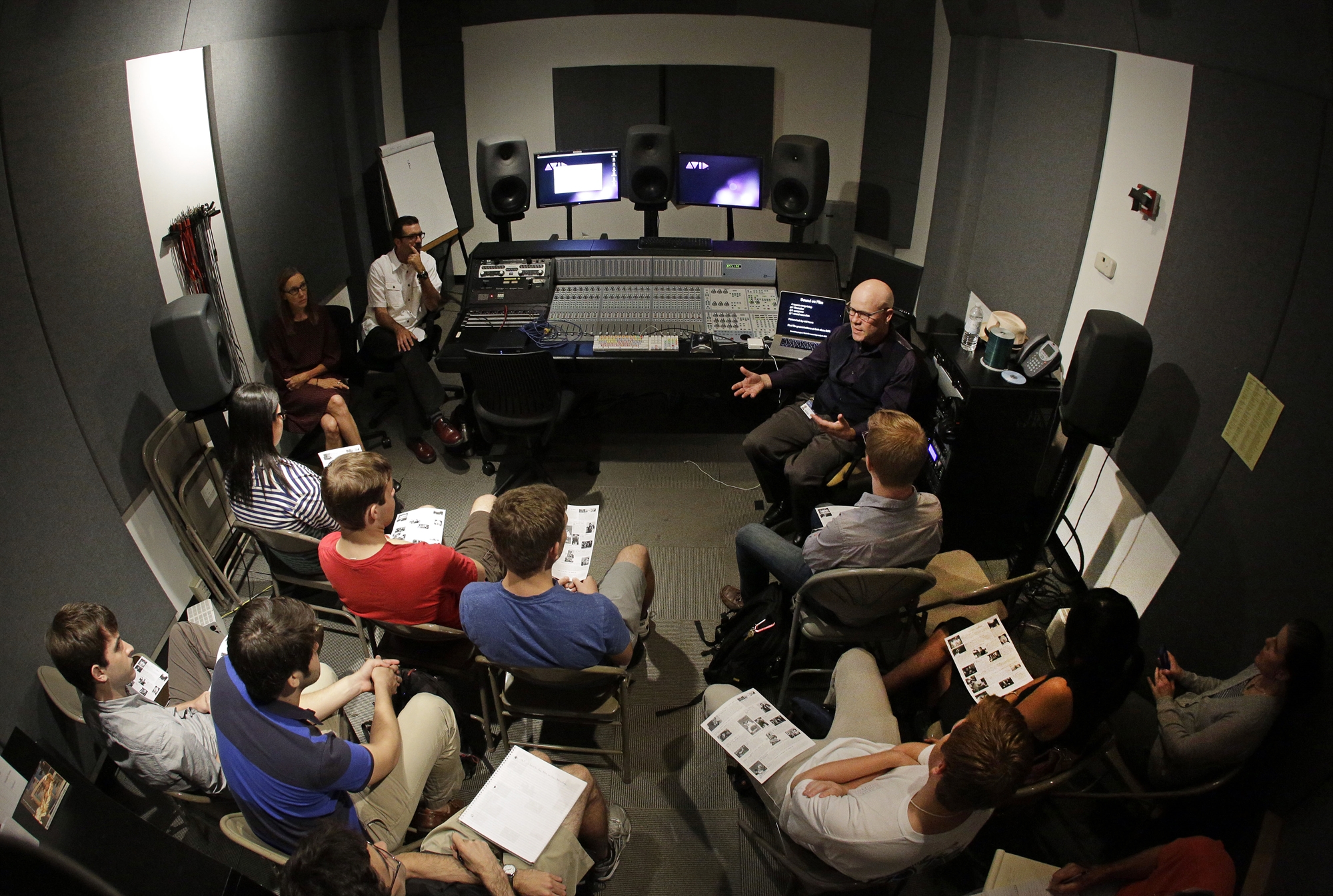 Τρεις τέχνες στην ίδια στέγη-2