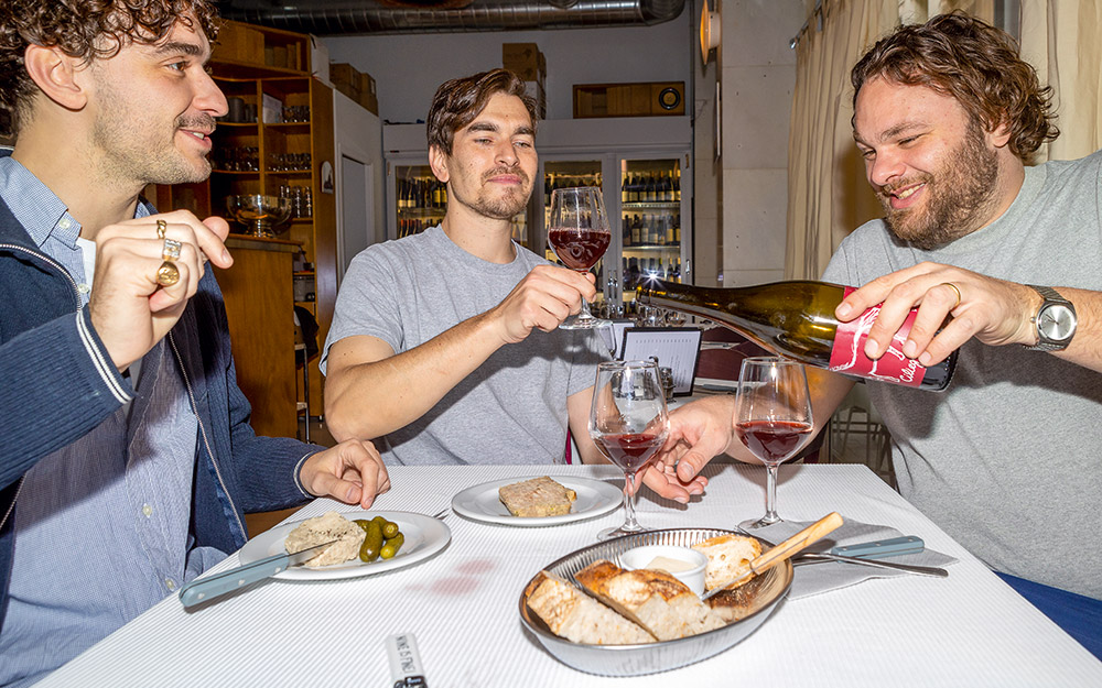 4-ολοκαίνουργια-wine-bars-για-ανοιξιάτικες-εξ-562345336