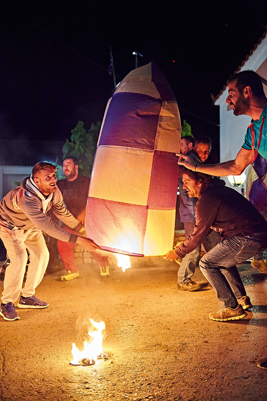 Πάσχα στο Λεωνίδιο με πρωταγωνιστές τα φλεγόμενα αερόστατα-1