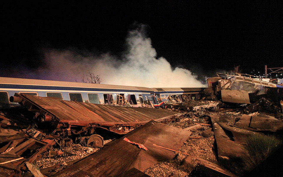 σύγκρουση-τρένων-στα-τέμπη-η-πρώτη-ανα-562300120