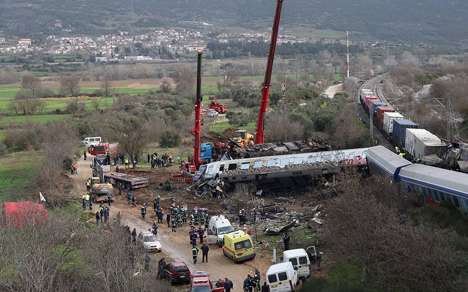 πυροσβεστική-δεν-έχουν-βρεθεί-θραύσμ-562304731