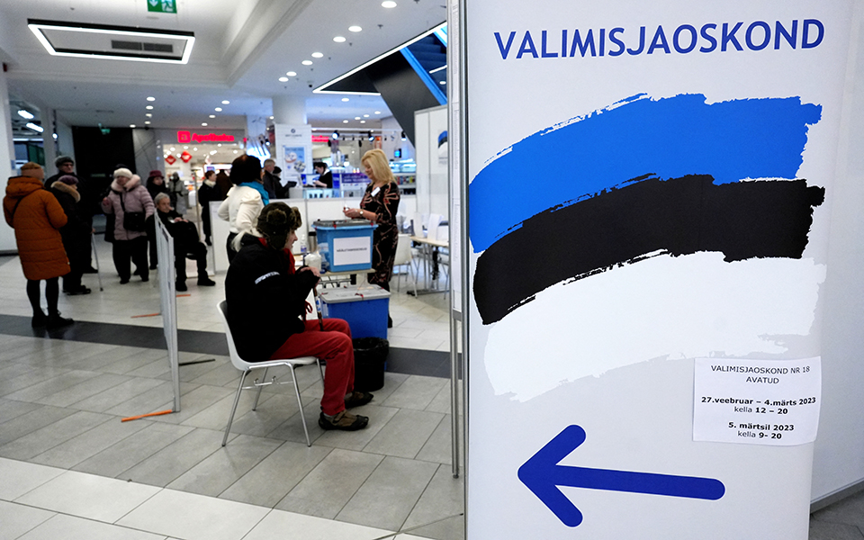 εσθονία-κρίσιμες-εκλογές-με-φόντο-τη-ρ-562307614