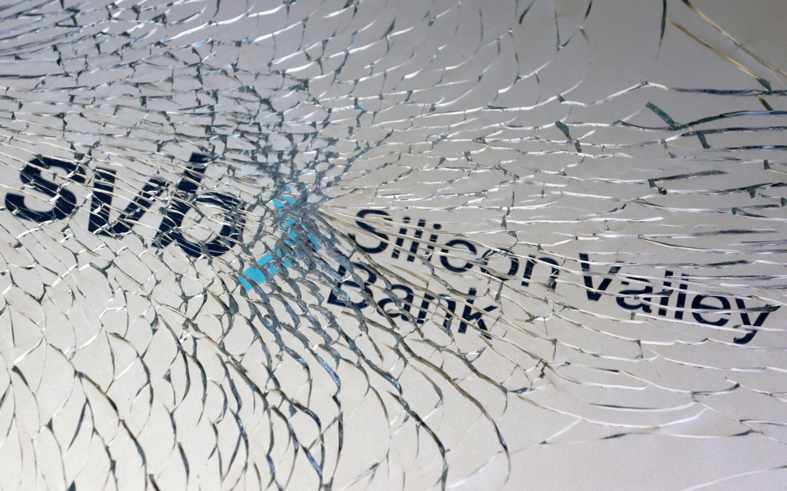 βουλιάζουν-οι-τράπεζες-σε-όλη-την-ευρώ-562316272