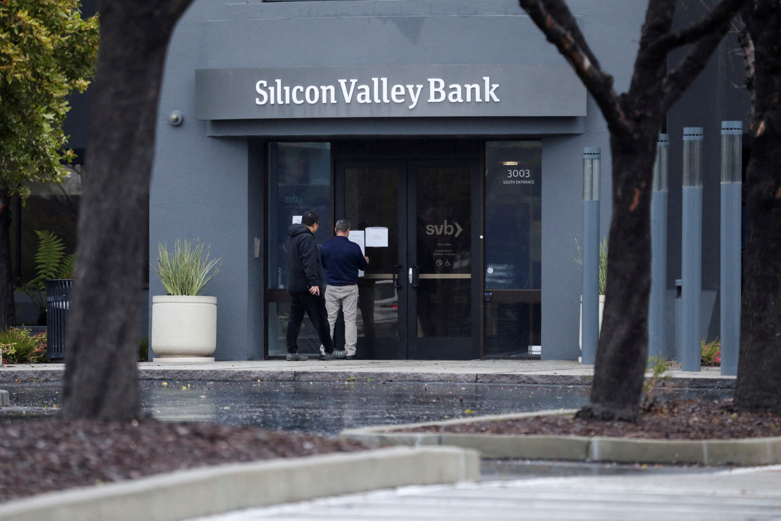μετά-τη-silicon-valley-bank-κατέρρευσε-και-η-signature-bank-τι-θα-562320166