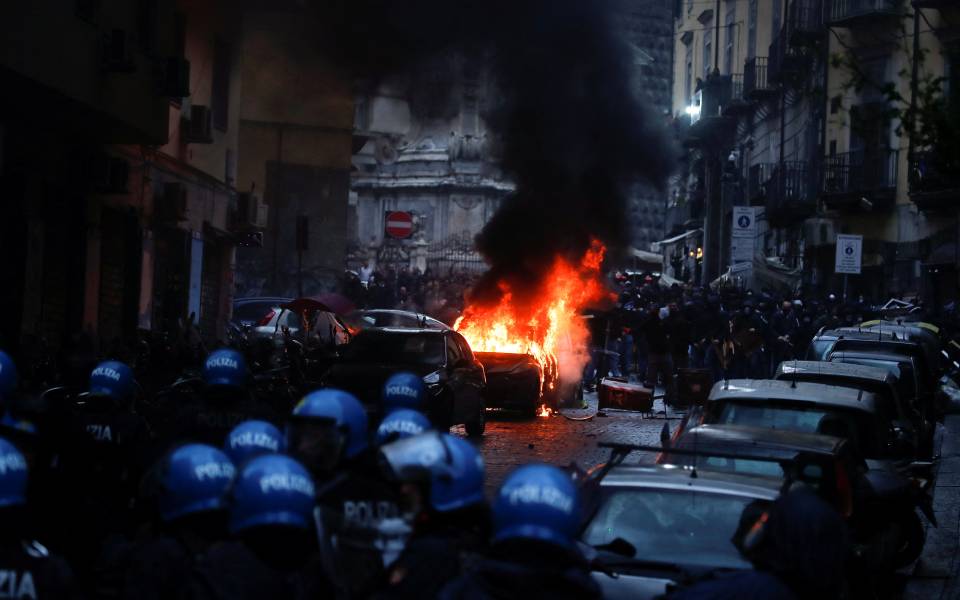νάπολη-σοβαρά-επεισόδια-από-οπαδούς-τ-562324294