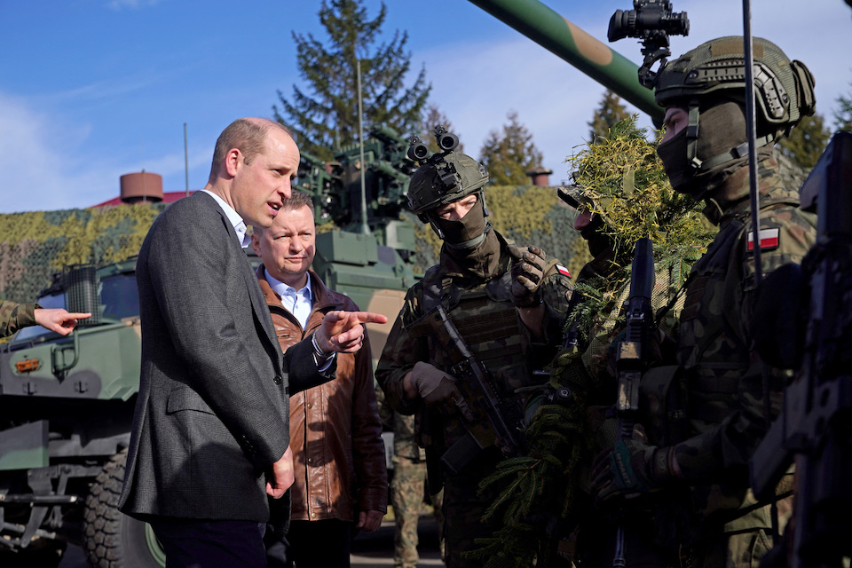 στην-πολωνία-ο-διάδοχος-του-βρετανικο-562334977