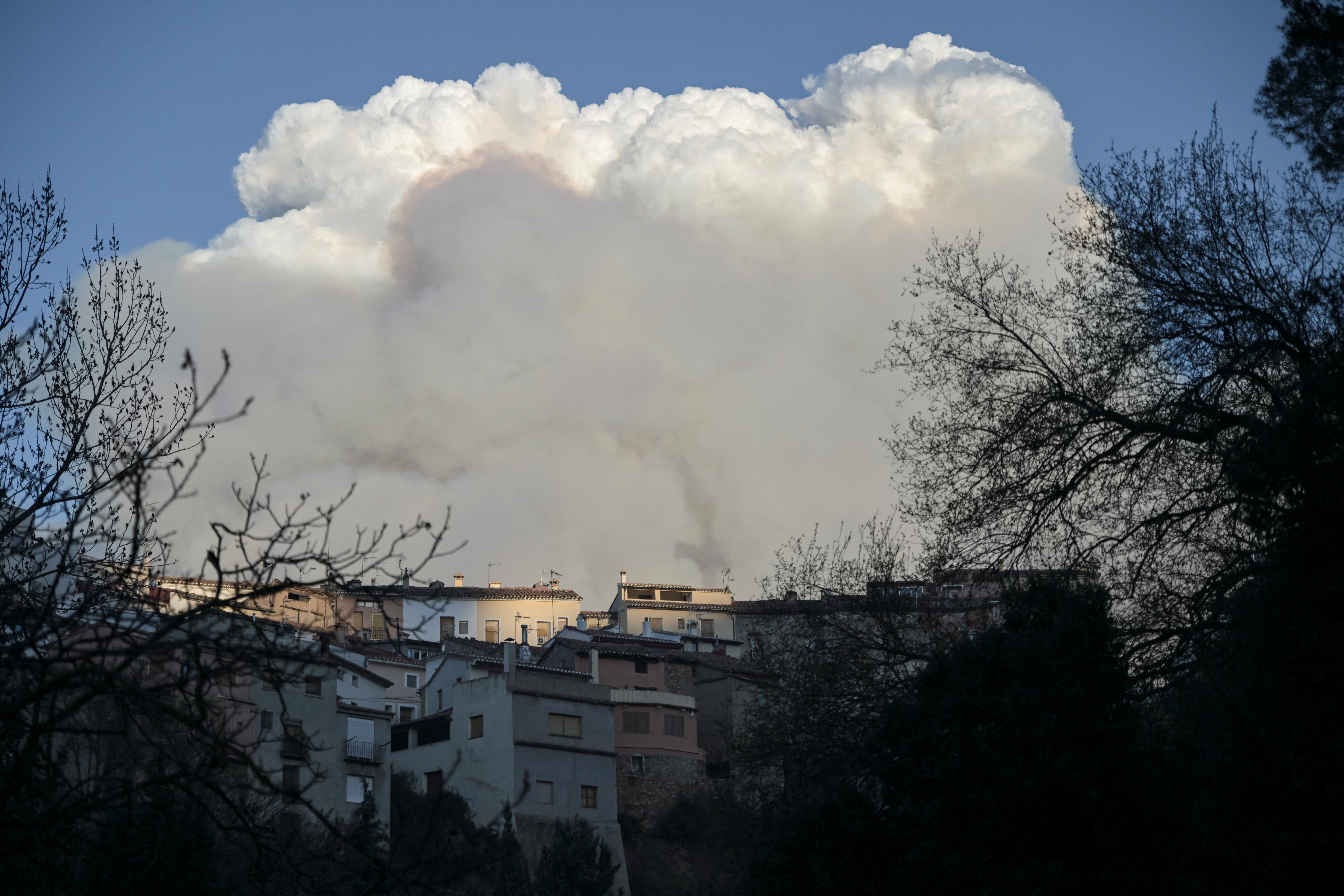 Ισπανία: Εκτός ελέγχου η πρώτη μεγάλη δασική πυρκαγιά της χρονιάς-1
