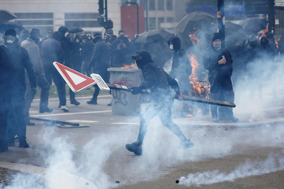 γαλλία-διαδηλώσεις-επεισόδια-σε-νά-562343752