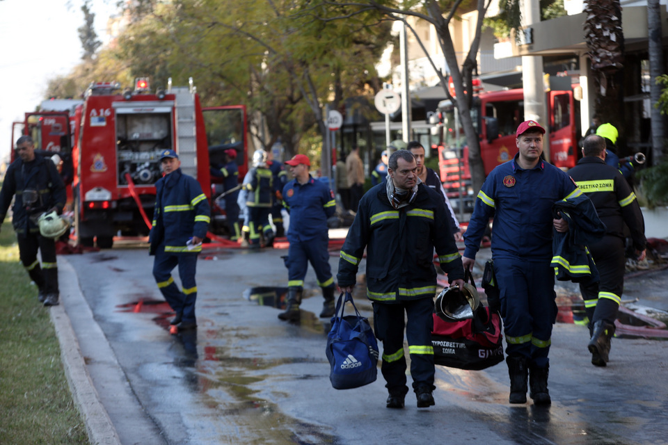 Νέα Σμύρνη: Εμπρησμός η φωτιά στο εστιατόριο – Εντοπίστηκαν υπολείμματα φωτοβολίδας-1