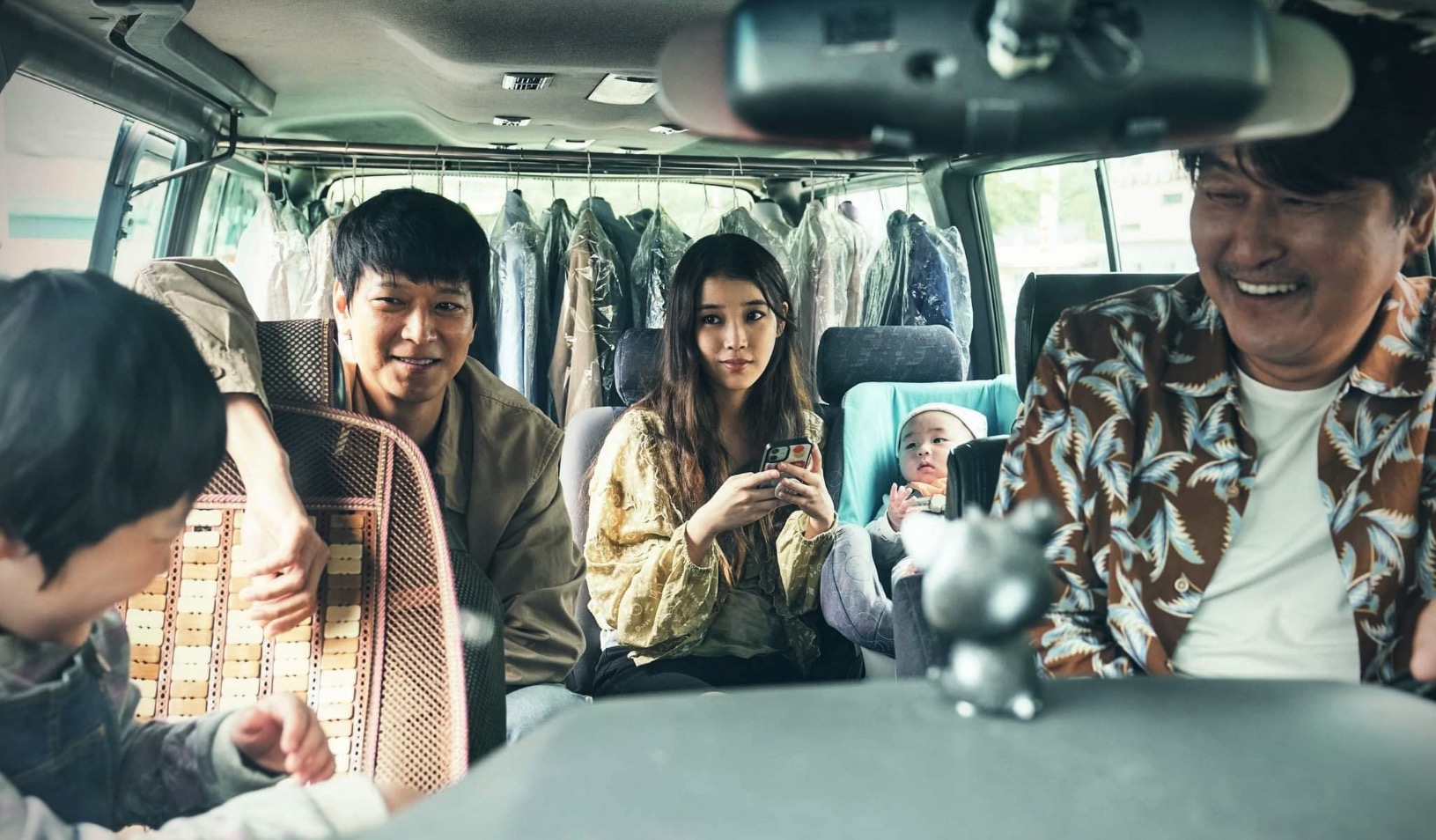 οι-έμποροι-ορφανών-που-έφτιαξαν-φαμί-562329067