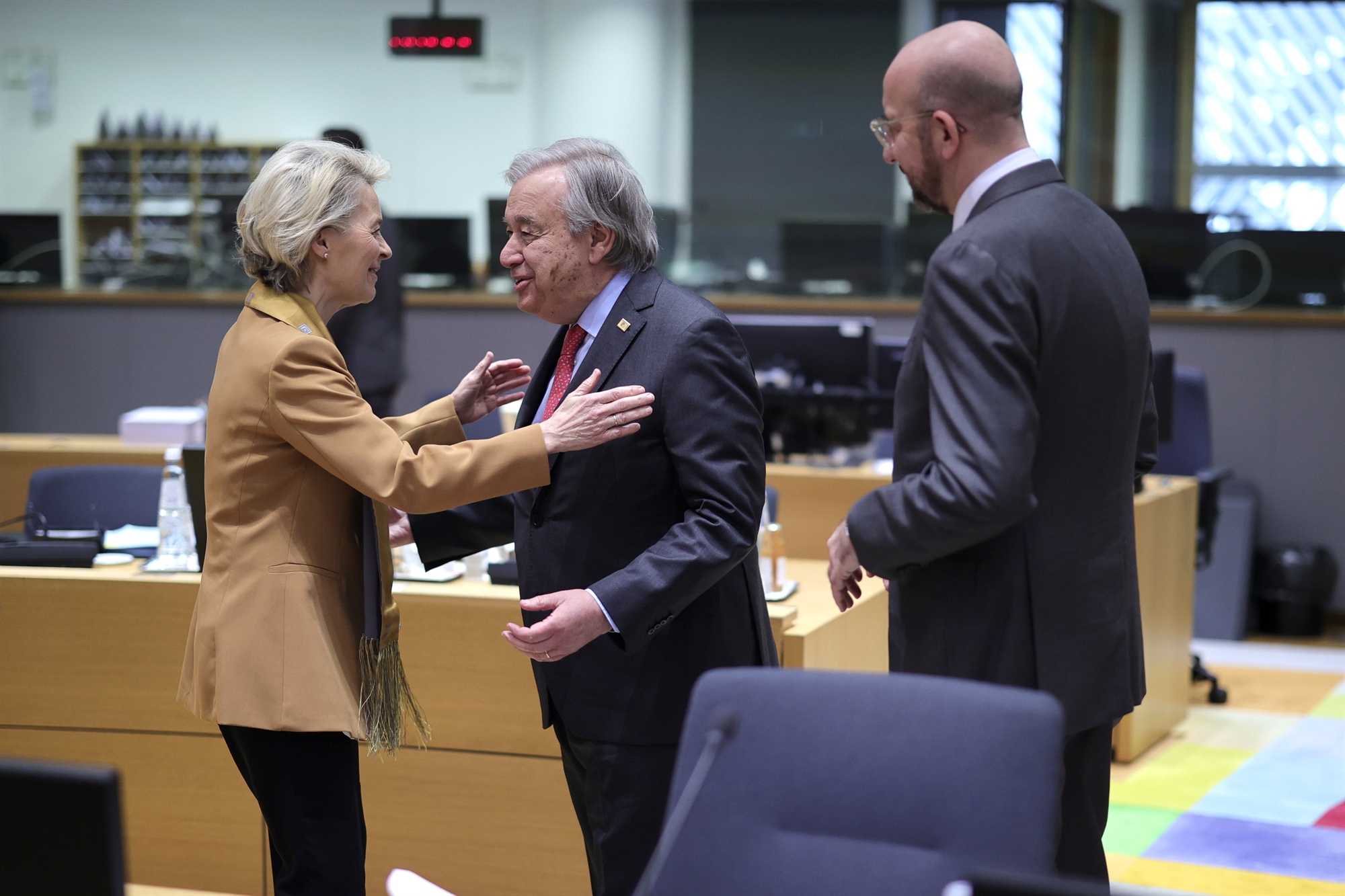 η-ε-ε-αναζητεί-όρια-στη-σχέση-με-το-πεκί-562344157