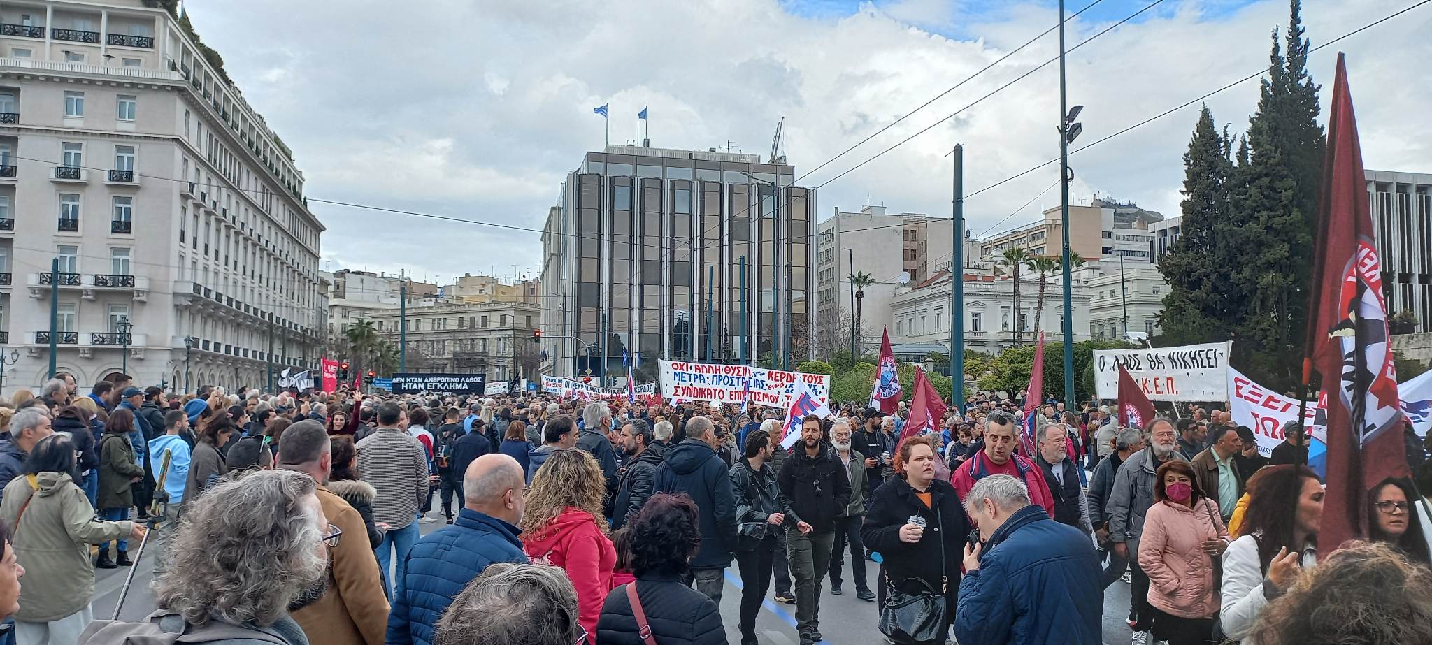 Επεισόδια στο κέντρο της Αθήνας μετά το συλλαλητήριο για τα Τέμπη-12