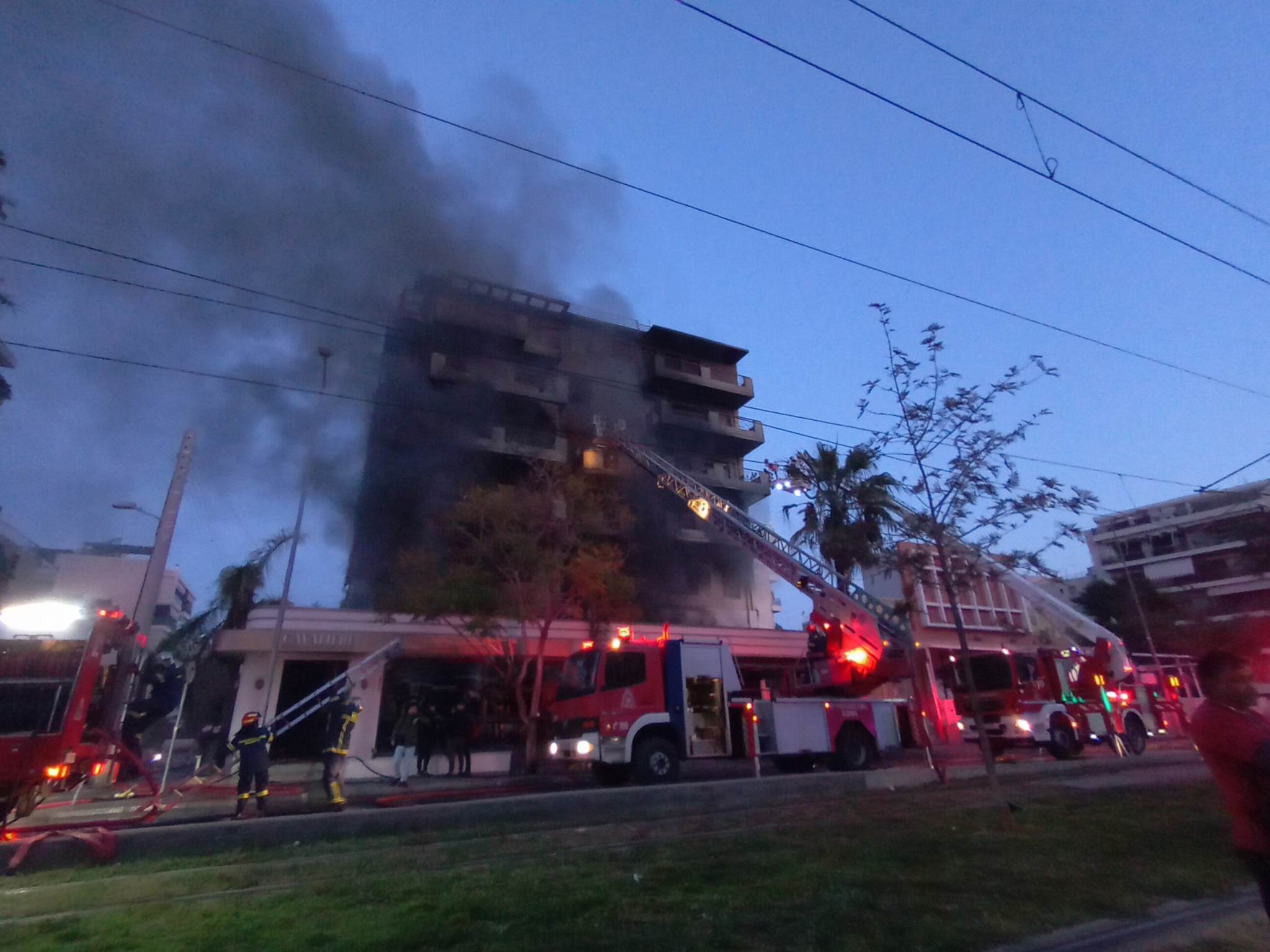 Νέα Σμύρνη: Φωτιά σε εστιατόριο – Ενας τραυματίας, καταγγελίες για εμπρησμό-2
