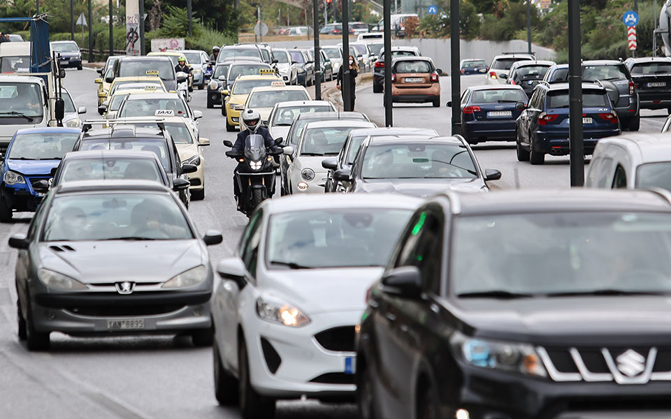 αυξημένη-κίνηση-στους-δρόμους-της-αττ-562312036