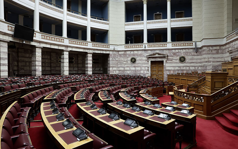 αντιπαράθεση-ν-δ-συριζα-για-τα-τέμπη-562348465