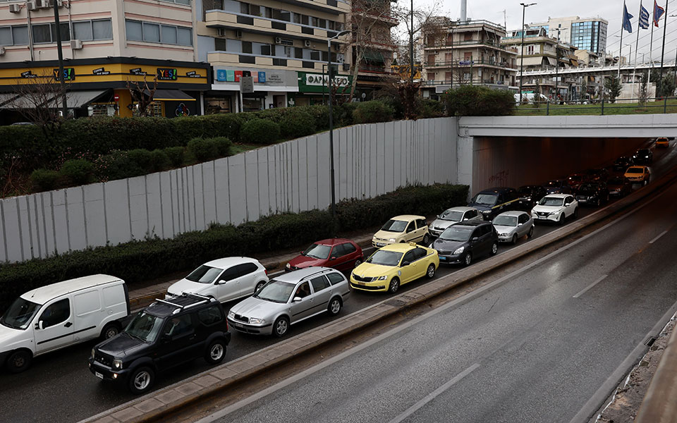 αττική-αυξημένη-η-κίνηση-στους-δρόμου-562302364
