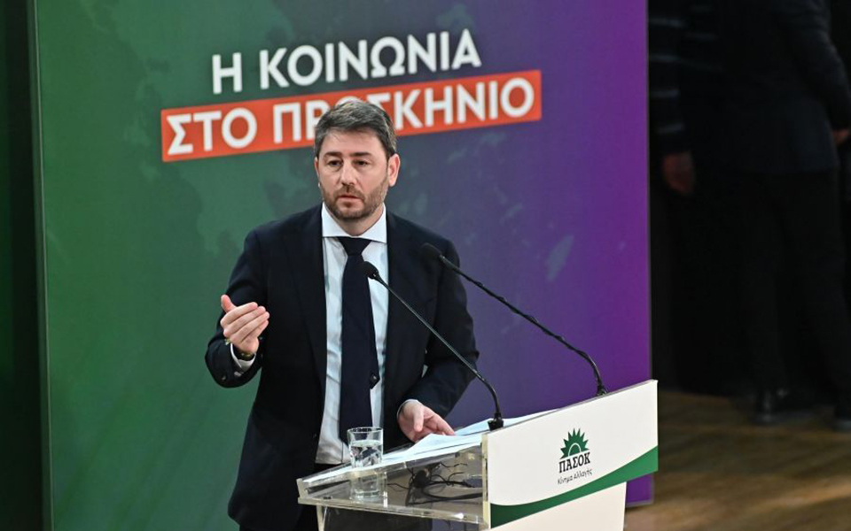 σε-διασταυρούμενα-πυρά-ο-ανδρουλάκης-562338709