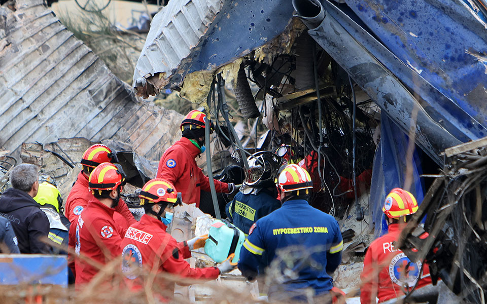 τραγωδία-στα-τέμπη-το-σύστημα-περιμέν-562302163