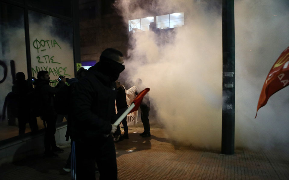 Eπεισόδια έξω από τα γραφεία της Hellenic Train-2