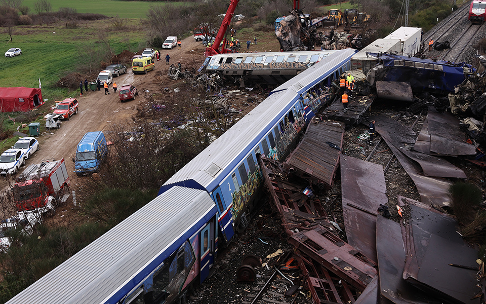 κόντρα-ν-δ-παππά-για-τις-παραιτήσεις-562307986