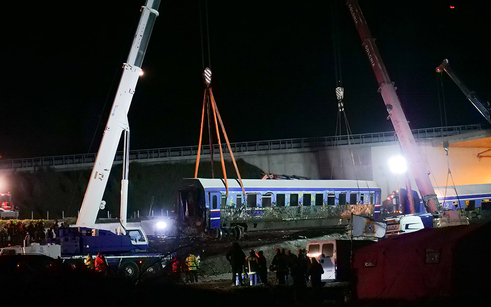 τραγωδία-στα-τέμπη-νέα-24ωρη-απεργία-σε-562307974