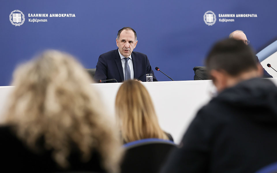 γεραπετρίτης-για-τρένα-δύο-σταθμάρχε-562312405