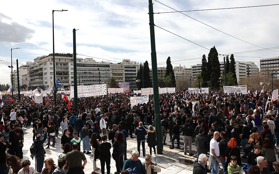 σύνταγμα-δέκα-προσαγωγές-και-2-συλλήψε-562319986