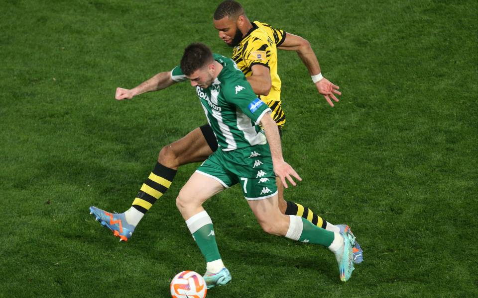 super-league-1-η-κορυφή-παρέμεινε-πράσινη-562330318