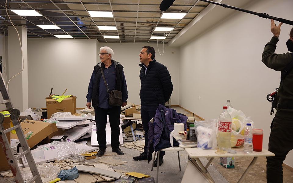 Τσίπρας: Γιατί 20 μέρες λένε ψέματα πως λειτουργούσε το Κέντρο Τηλεδιοίκησης Λάρισας;-1